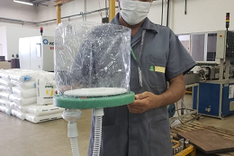 Imagem: A elaboração de um protótipo do capacete de respiração assistida coube ao SENAI Ceará (Foto: Divulgação/FIEC)