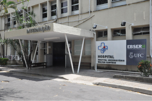 Imagem: Foto da fachada do Hospital Universitário Walter Cantídio, localizado em Fortaleza