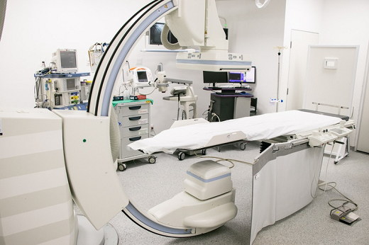 Imagem: Sala de hospital com vários equipamentos hospitalares (Foto: Divulgação/CH-UFC/EBSERH)