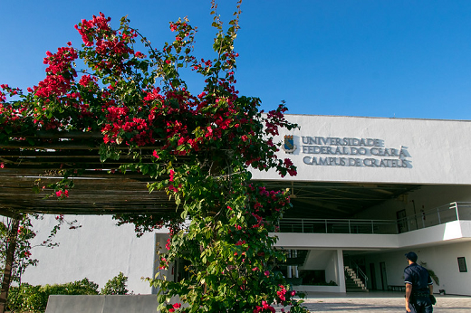 Imagem: Fachada do Campus da UFC em Crateús