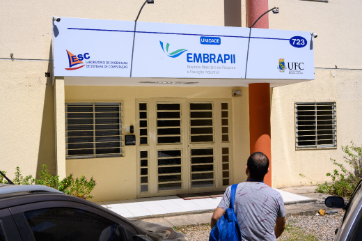 Imagem: Foto da fachada do Laboratório de Engenharia de Sistemas de Computação da UFC