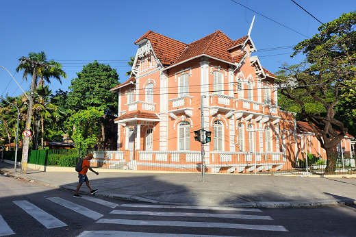 Imagem: foto da fachada da Casa de Cultura Alemã da UFC