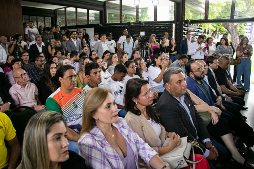 Imagem: Foto do público presente à solenidade