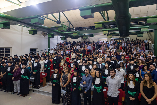 A solenidade teve 41 concludentes; essa foi a trigésima turma de Medicina formada no Campus de Sobral (Foto: Guilherme Silva/UFC)