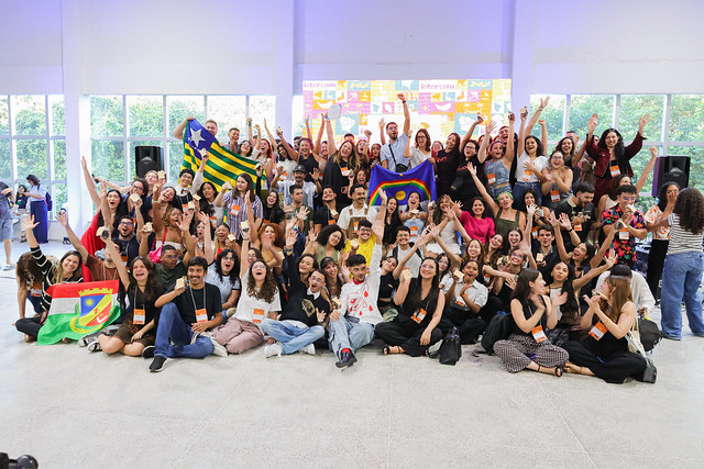 Fotografia de participantes do Intercom Nordeste no último dia de evento (Foto: Ribamar Neto / UFC Informa)