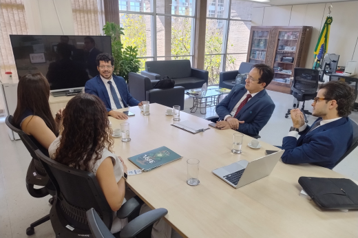Imagem: Foto geral da mesa de reunião no Ministério da Justiça e Segurança Pública 