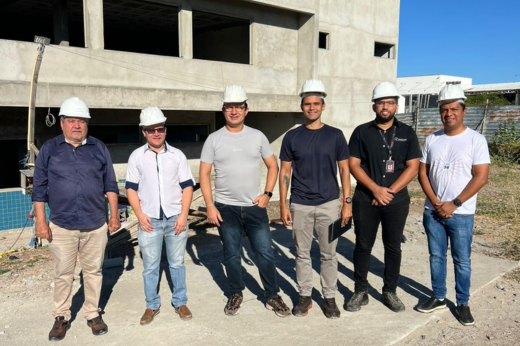 Imagem: Foto externa de inspeção do canteiro de obras do campus de Crateús