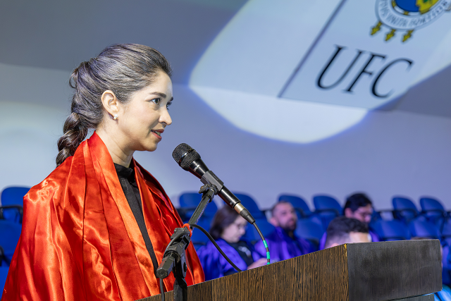 A oradora docente, professora Juliana Diniz (Foto: Guilherme Silva/UFC)