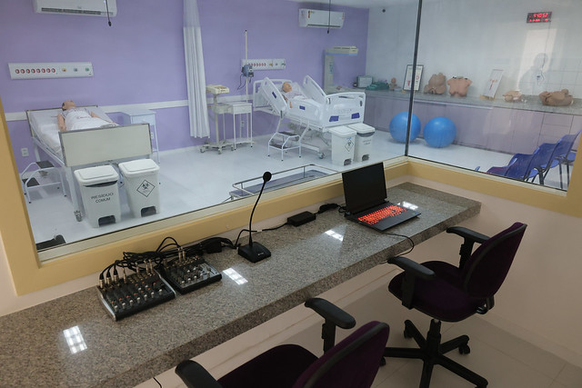 Imagem: Sala de controle de laboratório 