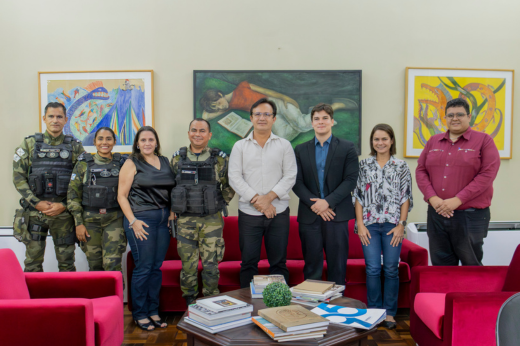 Imagem: Foto posada do reitor Custódio Almeida, do vereador Gabriel Aguiar e os servidores da Inspetoria de Proteção Ambiental