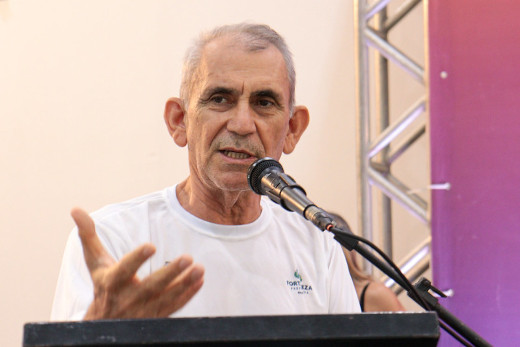 Fotografia do professor Manoel Andrade, da UFC (Foto: Viktor Braga / Secom - UFC)