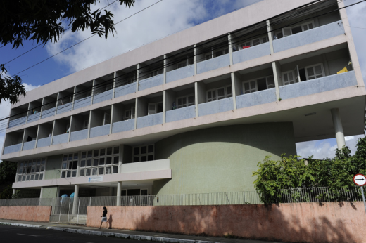 Fachada do prédio da Residência Universitária, na rua Paulino Nogueira