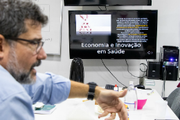 Imagem: O professor da UFC e coordenador-geral do Ceará 2050, José de Paula Barros Neto, afirmou que estão sendo acertados os últimos detalhes do plano (Foto: Viktor Braga/UFC)