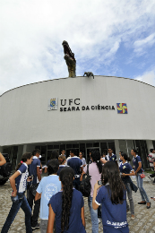 Imagem: A Seara da Ciência, como espaço de divulgação científica e tecnológica da UFC, recebe entre os visitantes muitos alunos de escolas públicas (Foto: Jr. Panela)
