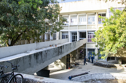 Imagem: Reforma da Biblioteca Central do Campus do Pici foi reiniciada em junho último (Foto: Ribamar Neto/UFC)