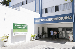Imagem: Reforma da sala de freezers do Bloco de Biomedicina da Faculdade de Medicina já foi concluída (Foto: Ribamar Neto/UFC)