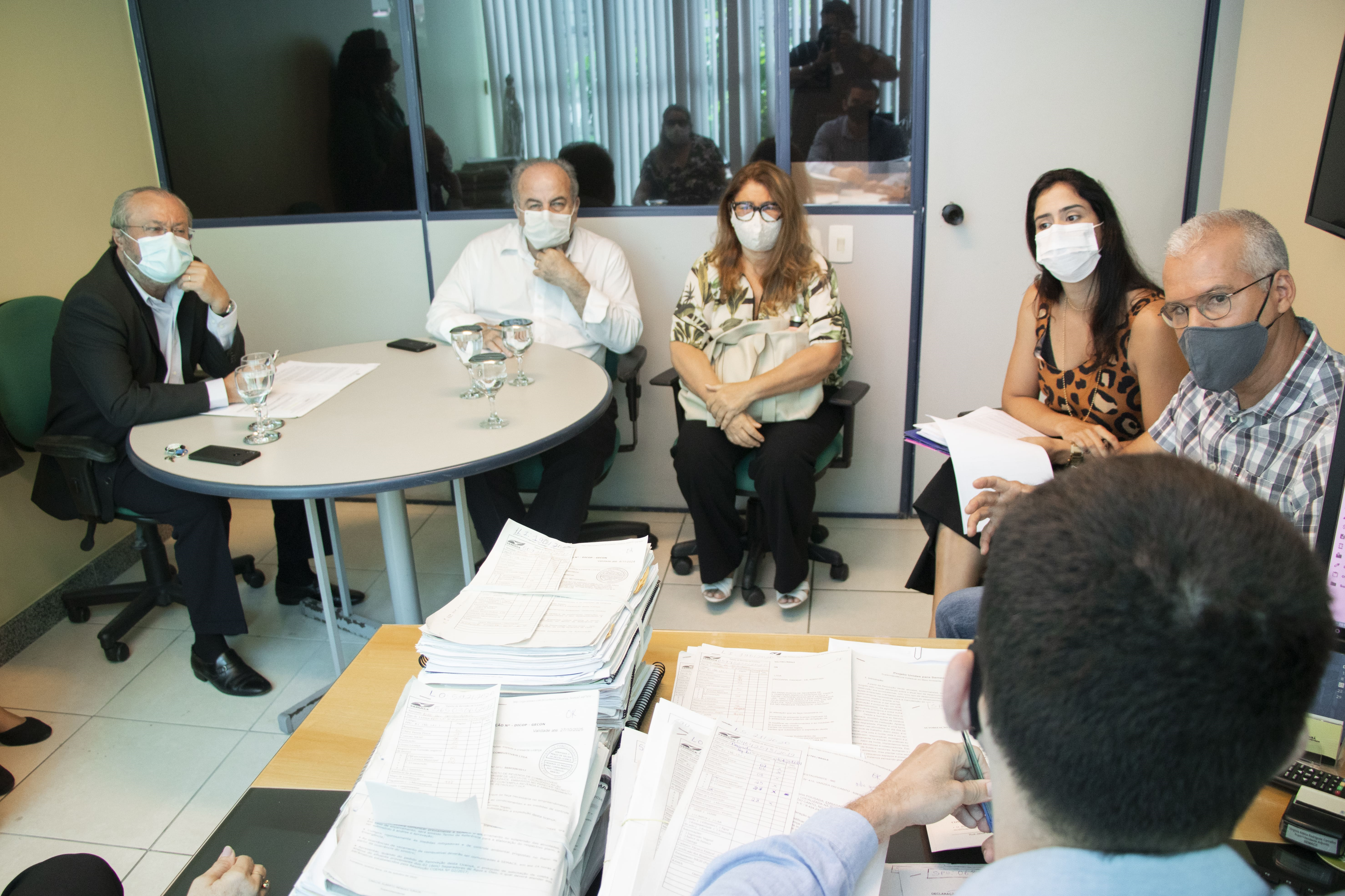 Representantes da UFC reúnem-se com superintendente-adjunta e gerente de controle ambiental da SEMACE