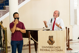 Reitor Cândido Albuquerque e interprete de LIBRAS