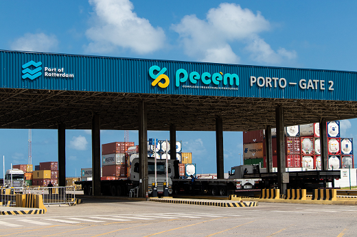 Imagem: Foto do portão 2 (gate 2), uma das estruturas inauguradas ontem pelo Governo do Estado no Complexo Portuário do Pecém (Foto: Viktor Braga/ UFC Informa)