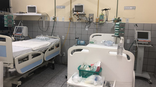 Imagem: Os leitos estão reservados e bem equipados em enfermaria de isolamento (Foto: Unidade de Comunicação Social/HUWC)