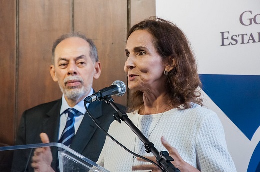 Imagem: Vice-governadora do Ceará, Izolda Cela, disse que a criação do Centro institucionaliza ainda mais a parceria do Governo do Estado com a UFC  (Foto: Ribamar Neto/UFC. Registro feito em dezembro de 2017, antes da pandemia) 