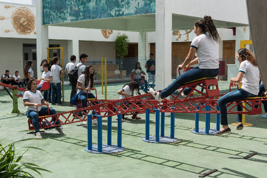 Foto: estudantes em visita à Seara da Ciência