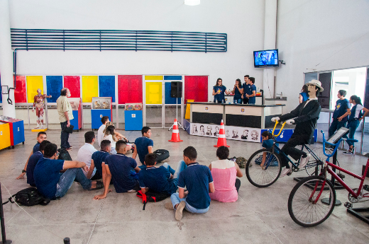 foto: alunos em visita à Seara da Ciência