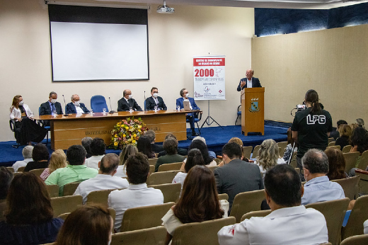 Imagem: A solenidade ocorreu no auditório da Reitoria (Foto: Ribamar Neto/UFC)