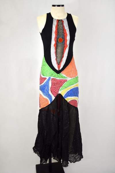 Imagem: Vestido longo e justo com transparência, que faz parte da coleção Figurarte (Foto: Acervo ICA)