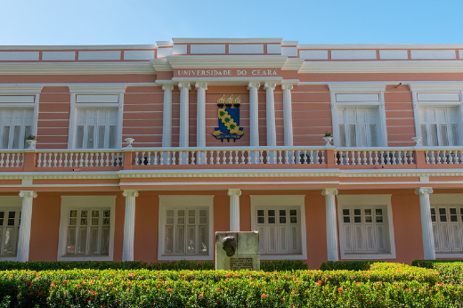 Imagem: Diante das manifestações recentes de entidades estudantis e sindicais, a administração superior da Universidade Federal do Ceará lembra à comunidade que o retorno das atividades acadêmicas presenciais se dará daqui a um mês e meio (Foto: Viktor Braga/ UFC Informa)