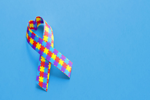 Imagem: laço colorido que simboliza a luta de pessoas com espectro autista