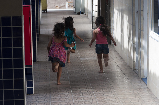 Imagem: Estudo identificará proteínas presentes no sangue e na urina de crianças dentro do espectro autista (Foto: Viktor Braga/UFC)