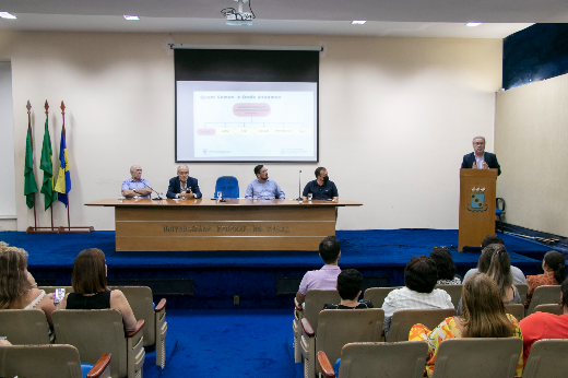 Imagem: Além do reitor Cândido Albuquerque e do titular da PROPLAD, Almir Bittencourt, também compuseram a mesa da solenidade o vice-reitor da UFC, Prof. Glauco Lobo, e o diretor do Campus de Itapajé, Prof. Márcio Veras (Foto: Viktor Braga/UFC)