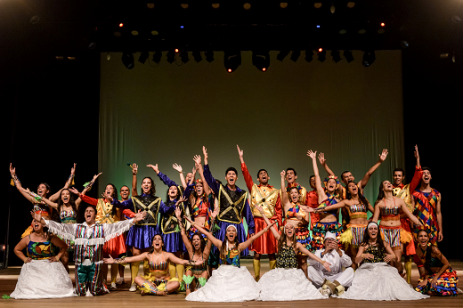 Imagem: No espetáculo, o Oré Anacã, Grupo de Dança Popular da UFC, apresentará os números Maracatu Pernambucano e Boi Bumbá (Foto: Cláudio Etges)