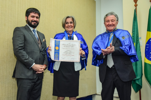 Imagem: A Profª Eunice passa a ocupar a cadeira nº 45 da Academia (Foto: divulgação/ACE)