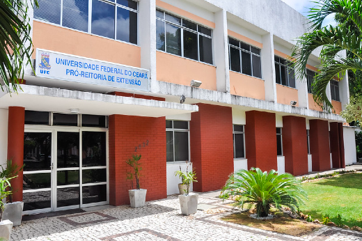 Imagem: Fachada da Pró-Reitoria de Extensão (Foto: Ribamar Neto/UFC)