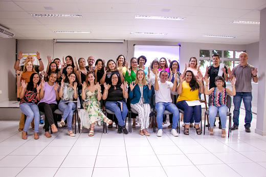 Imagem: participantes do evento posam para a foto