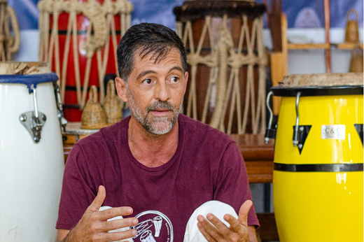Imagem: O professor Ricardo Nascimento é docente da UNILAB, mestre de capoeira e antropólogo (Foto: Divulgação)