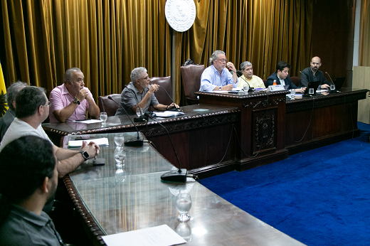 Imagem: A reunião realizada na Reitoria definiu a criação do Comitê Gestor Provisório da Rede GIGAFOR (Foto: Ribamar Neto/UFC)