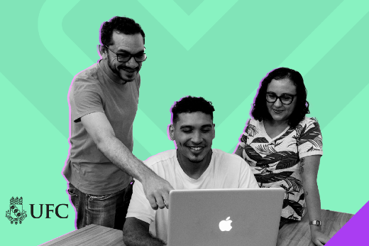 Imagem: Três estudantes em torno de um laptop