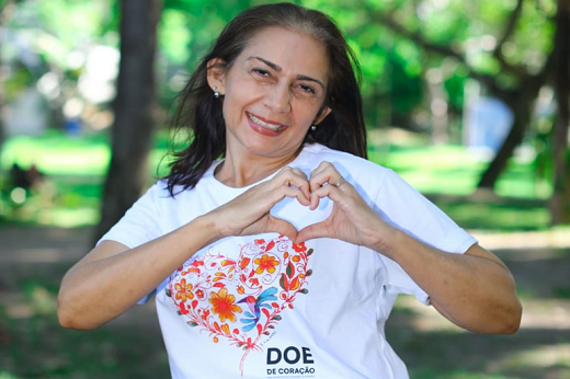Imagem: Jailma Menezes fez cirurgia de transplante de fígado no Hospital Universitário há quatro anos e hoje leva uma vida ativa e participa de campanha de doação de órgãos (Foto: acervo pessoal)