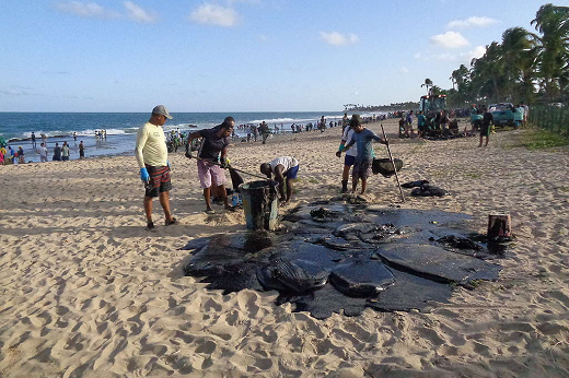 Imagem: O derramamento de óleo de 2019 atingiu principalmente o Nordeste (Foto: Joyca Farias)
