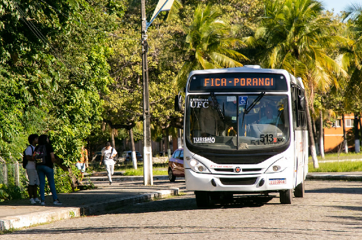 Imagem: Os transporte intra e intercampi, em Fortaleza, funcionarão normalmente (Foto: Viktor Braga/UFC)