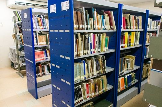 Imagem: As bibliotecas seguem funcionando, mas em horário diferenciado (Foto: Ribamar Neto/UFC)