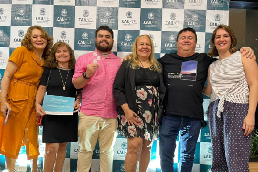 Imagem: À cerimônia de premiação compareceram os jornalistas Márcia Vieira, Lúcia Helena Pierre, Fabrício Girão, Fátima Leite, Fernando Jocelito e Síria Mapurunga (Foto: Divulgação)