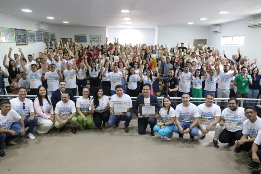 Imagem: pessoas juntas em um auditório