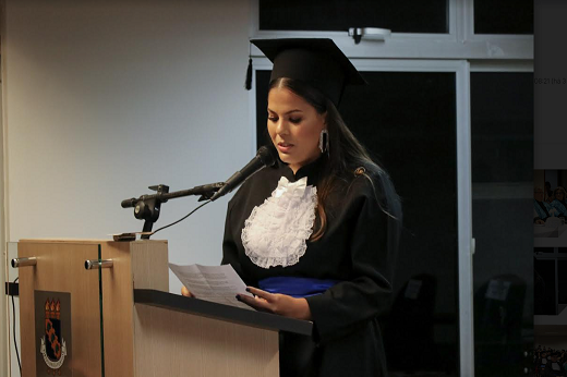 Imagem: Maria Alice de Souza Macêdo, do curso de Engenharia de Software, foi a oradora discente na solenidade (Foto: Ribamar Neto/UFC) 