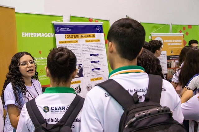 Imagem: A Feira das Profissões recebe milhares de estudantes de escolas públicas e privadas (Foto: Guilherme Silva/UFC)