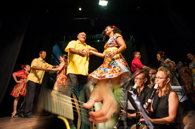Imagem: Fotomontagem mostra pessoas dançando e tocando instrumentos musiciais (Divulgação/Progep)