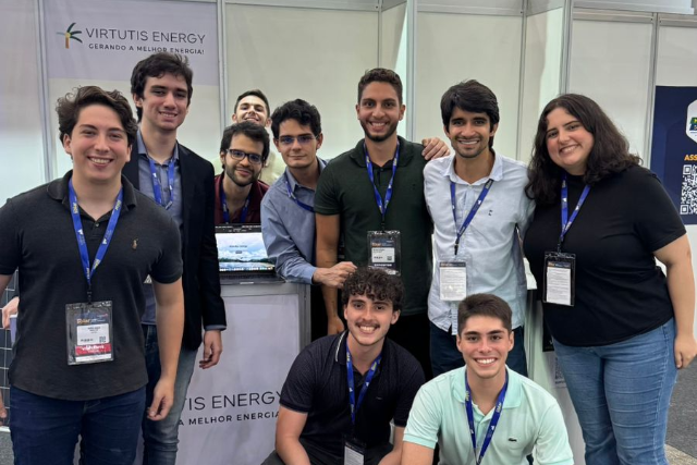 Imagem: grupo de estudantes